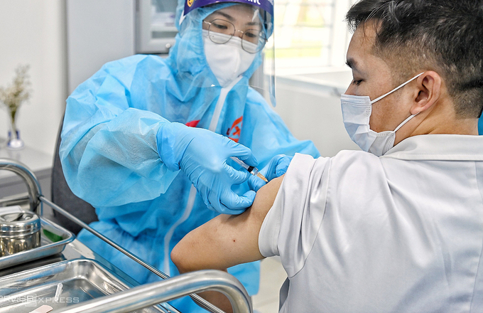 Cập nhật: Hà Nội dự kiến tiêm 200.000 liều vaccine Covid-19 một ngày