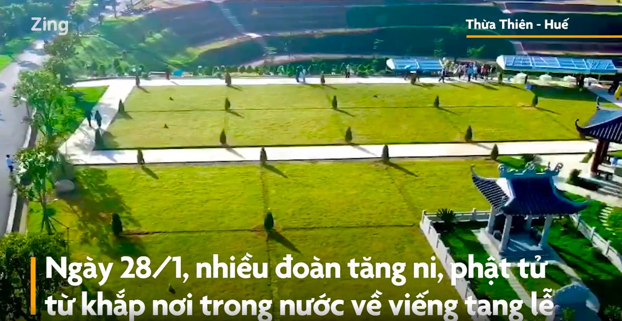 ZingNews.vn: Hàng nghìn người tiễn biệt thiền sư Thích Nhất Hạnh